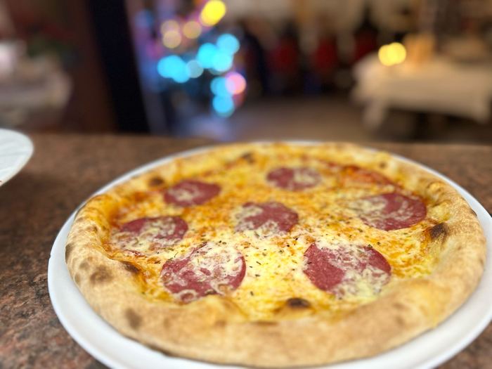 Pizza Salami aus dem Ofen